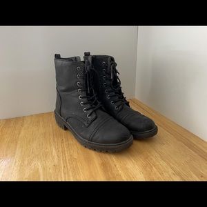 Combat boots